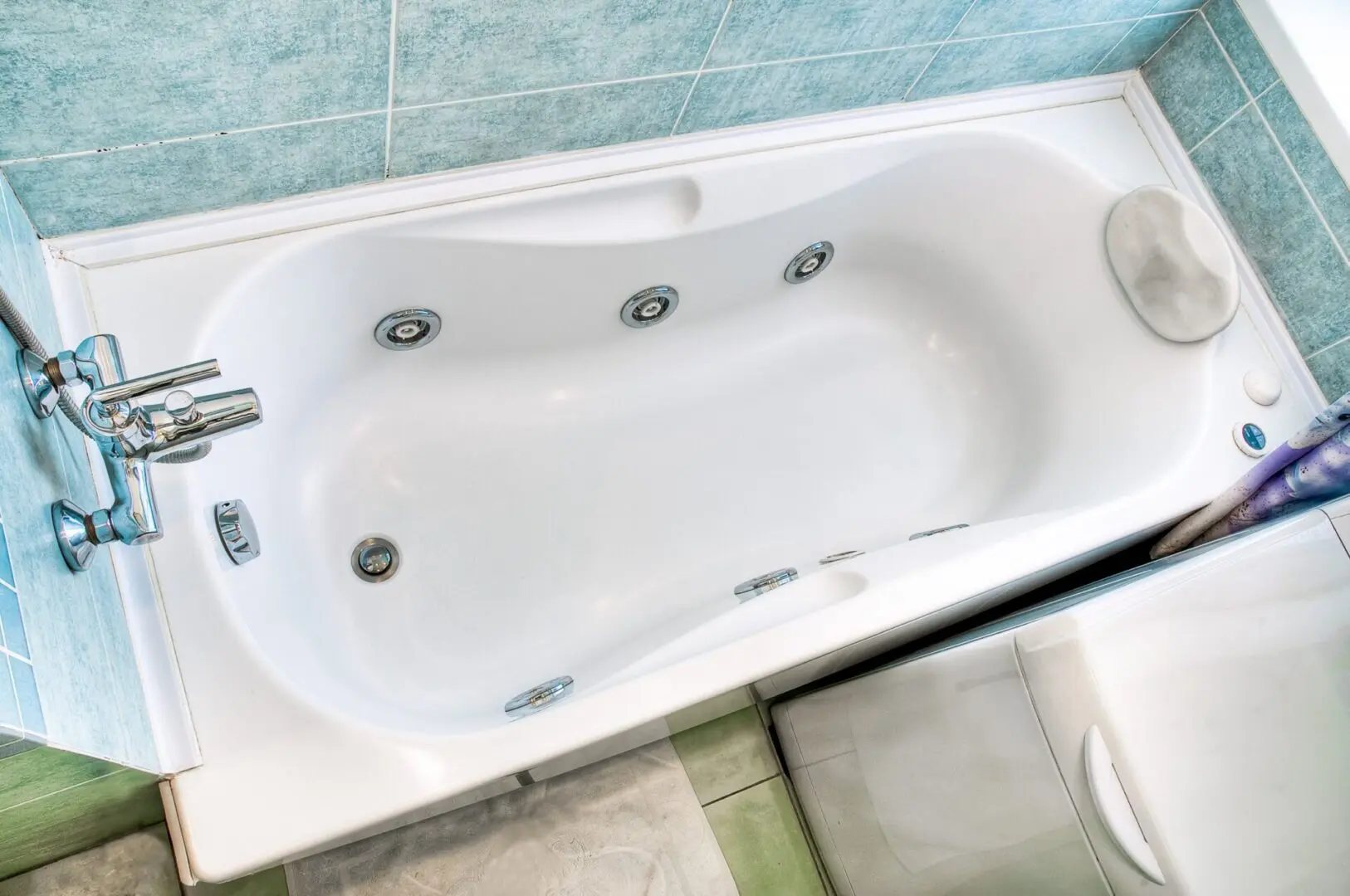 A white bathtub sitting in the middle of a bathroom.